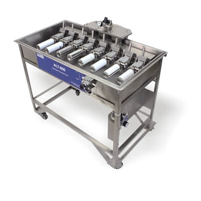 Canneed ALT-600/ALT-800 aerosol can leak tester unit submerged in water for leak detection